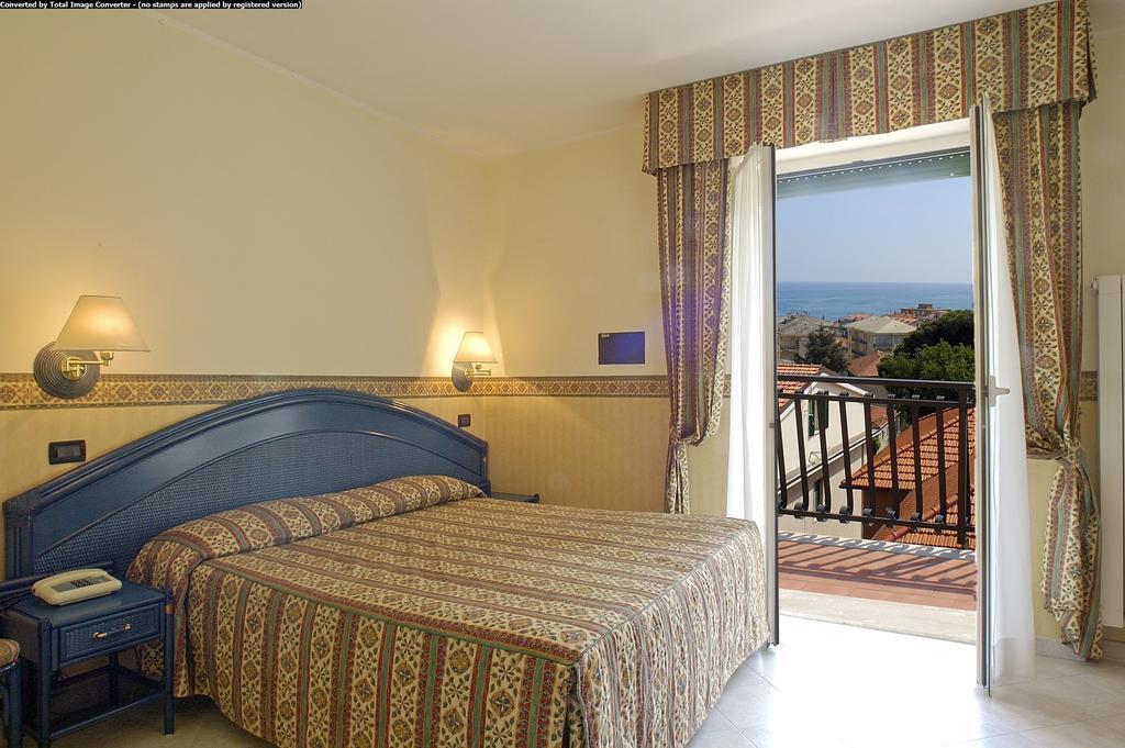 Hotel Casella Pietra Ligure Pokoj fotografie